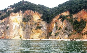 Η παραλία χρωμάτων στον Δήμο Αγιάς 
